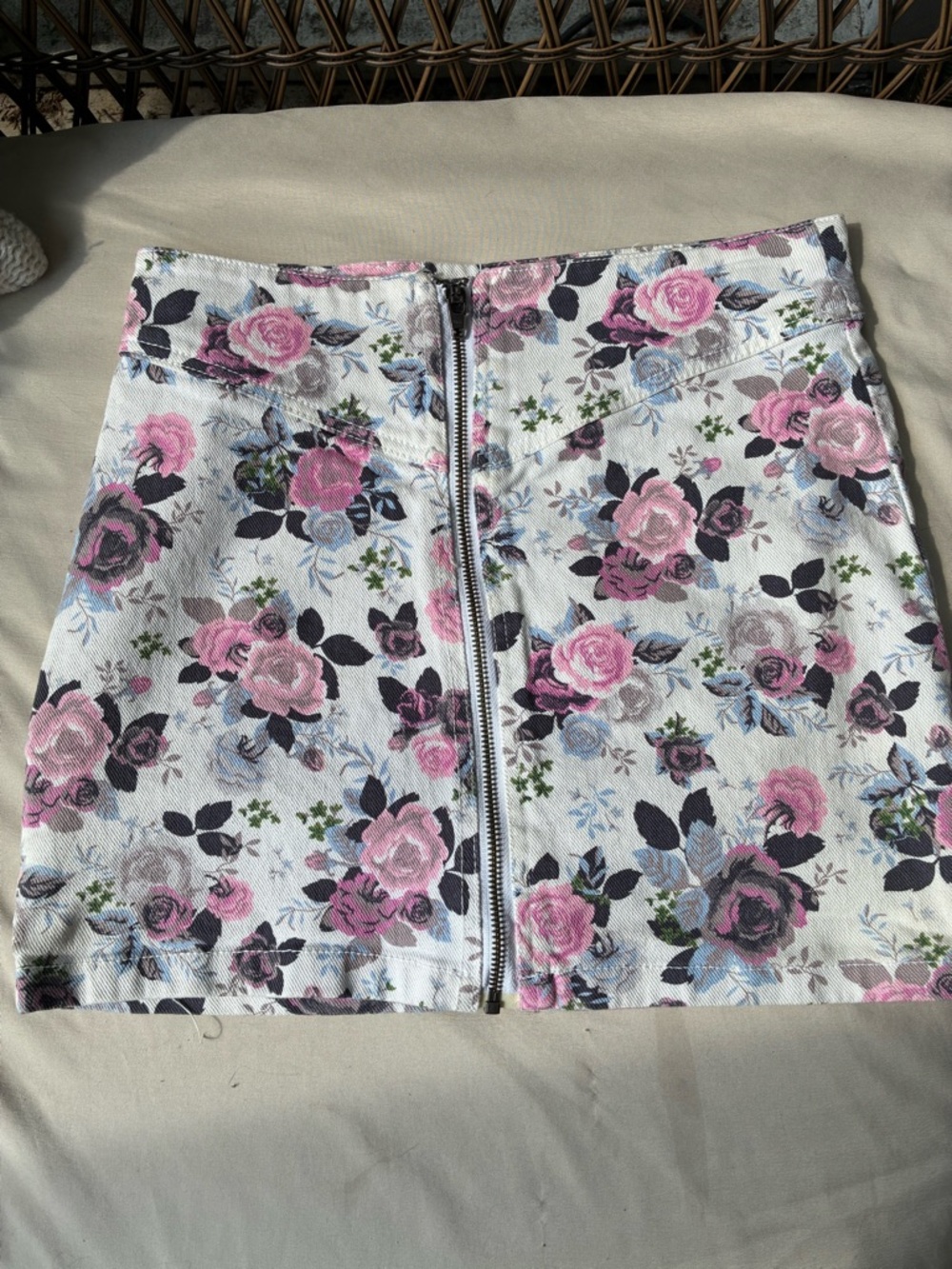 Floral Zip-Front Mini Skirt in White and Pink